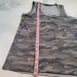 Doe & Rae Scoop Neck Tank Top Green Camo Womens Size Small